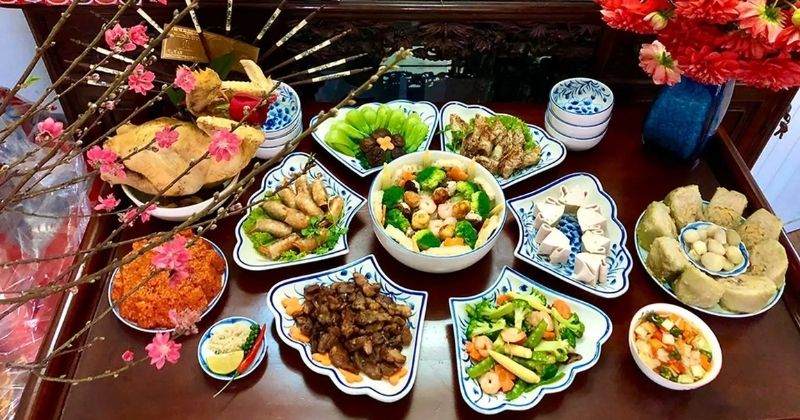 Chuẩn bị mâm lễ vật cúng gia tiên ngày thường và ngày mùng 1