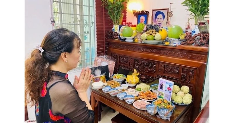 Thắp hương, đọc văn khấn